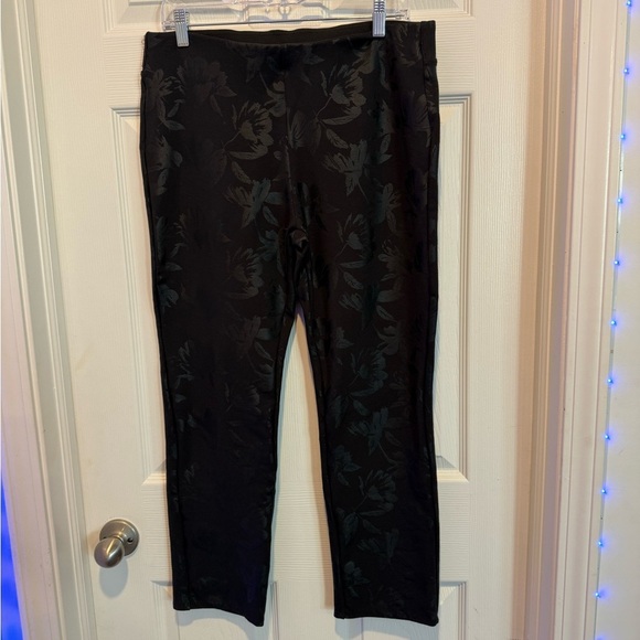 Soft Surroundings Ponte Twilight Floral Leggings Size Medium. Style# 2EX28 . - Picture 2 of 6